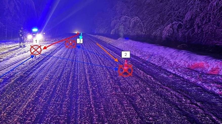 Главная картинка новости: В массовом ДТП на трассе в Коми пострадали три ребёнка