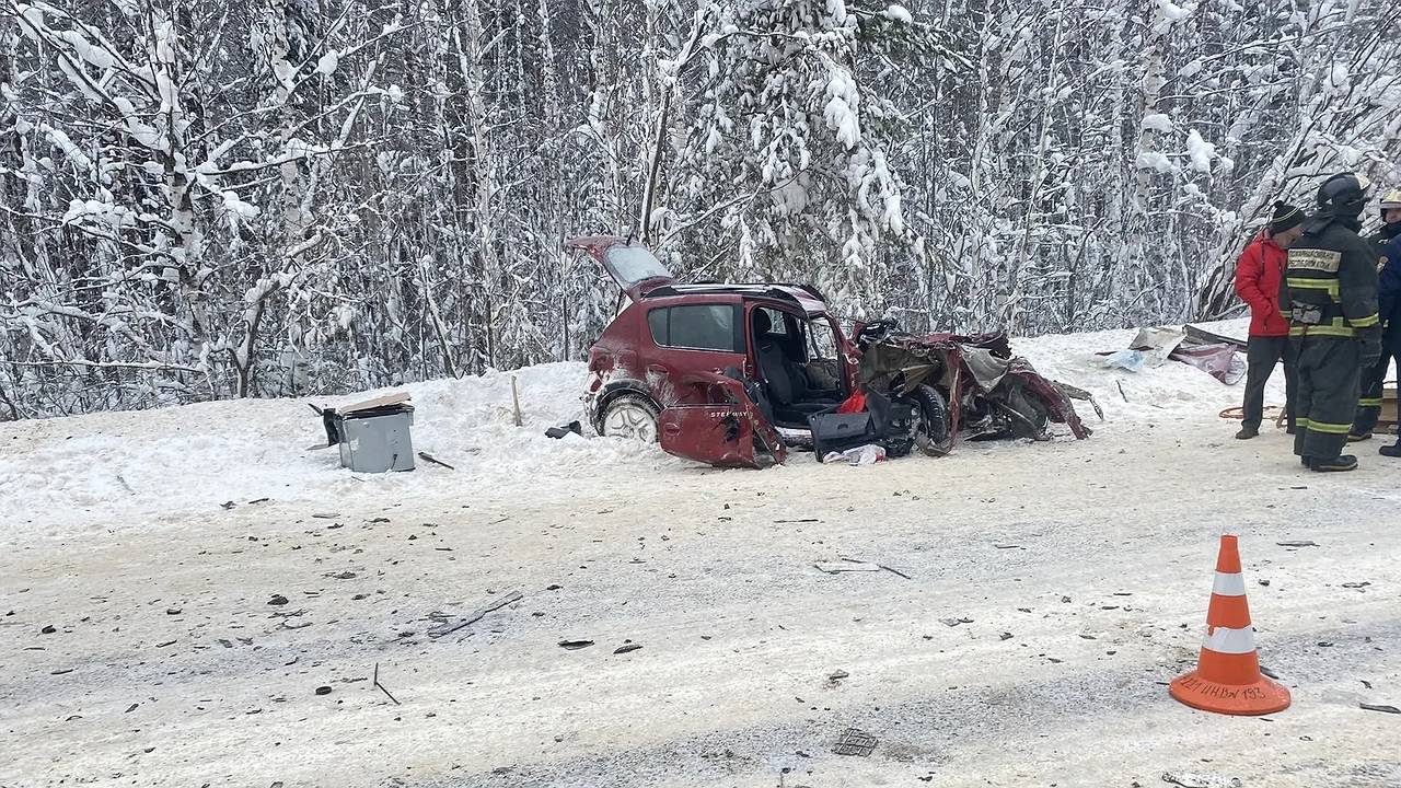 Главная картинка новости: В Коми произошло смертельное ДТП с автобусом с детьми и легковушкой