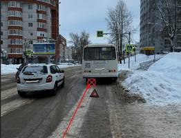 В Сыктывкаре пассажирка автобуса получила травму при падении в салоне