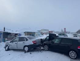 В Коми начинающая автоледи устроила массовую аварию на городской улице