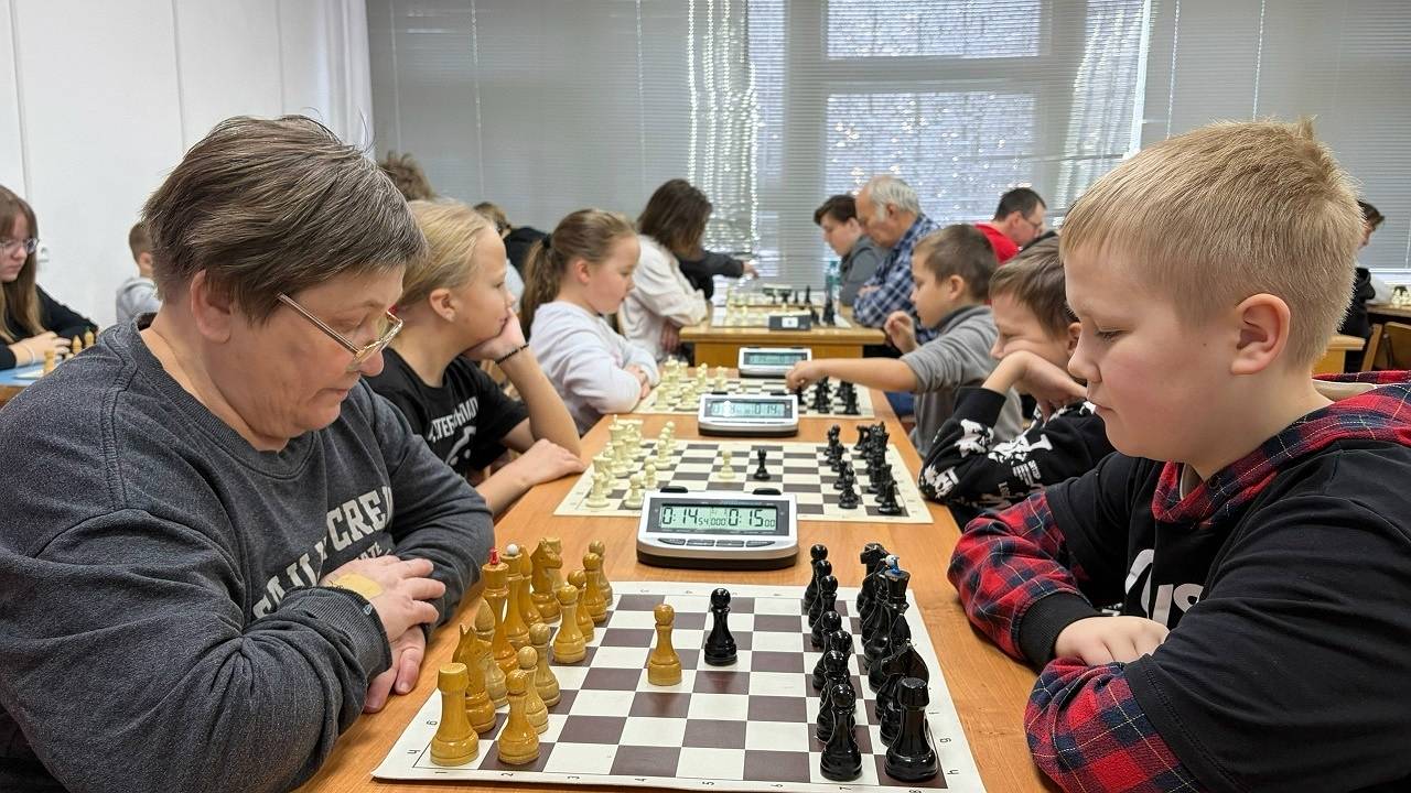 Главная картинка новости: Жители Коми продолжают наполнять январские каникулы спортивными событиями