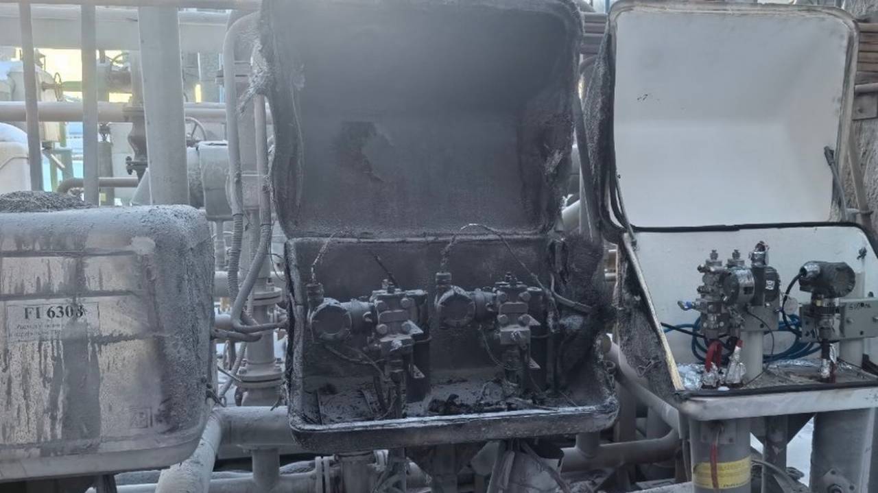 Главная картинка новости: Под огненную угрозу в Коми попали промышленный объект, гараж и хозпостройка