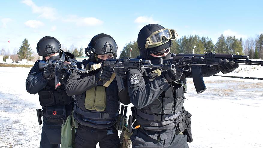 Главная картинка новости: В Коми Росгвардия начала суровый зимний этап учений