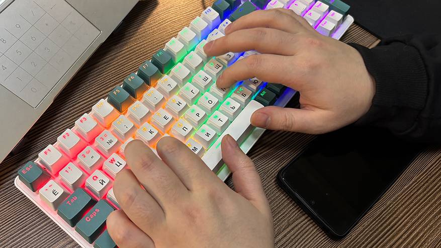 Главная картинка новости: Киберспортсмены из Коми взяли верх в первом матче ESEA