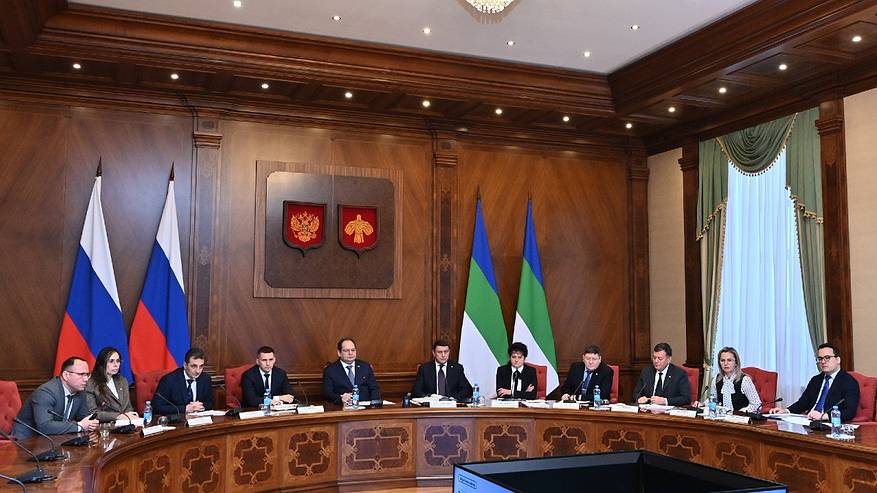Главная картинка новости: Фокус на селе, туризме и демографии: глава Коми утвердил приоритеты работы на год