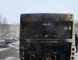 В Коми пожарные потушили огонь в автобусе на ухтинской улице