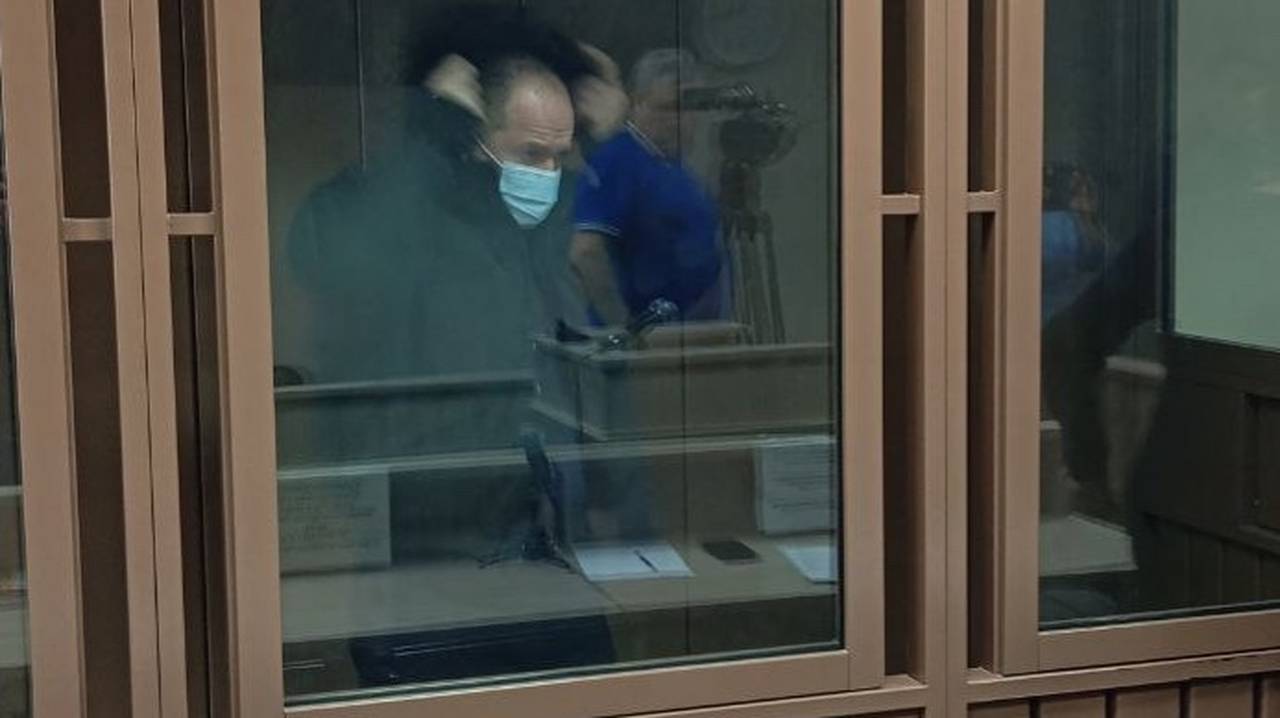 Главная картинка новости: Сыктывкарский суд отправил преподавателя - виновника взрыва на занятии под домашний арест