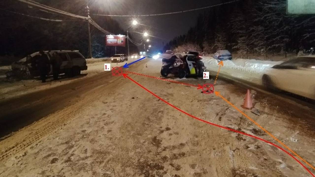 Главная картинка новости: На Октябрьском в Сыктывкаре столкнулись три иномарки: виновник ДТП впал в кому