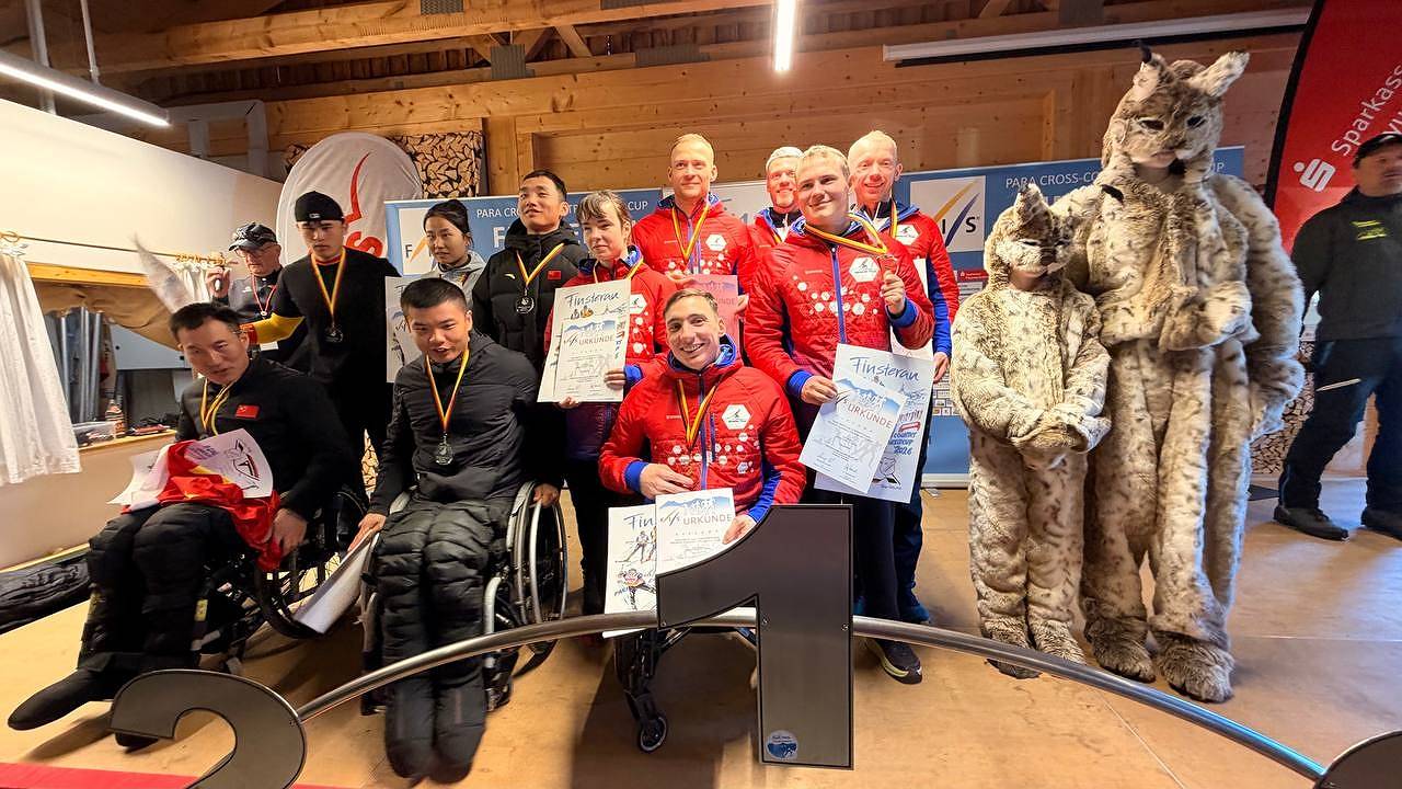 Главная картинка новости: Лыжник из Коми взял золото Кубка мира в составе паралимпийской сборной России