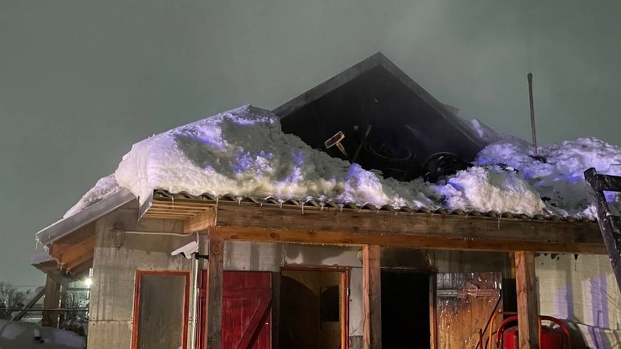 Главная картинка новости: Из-за пожара в многоквартирном доме в Коми эвакуировали 26 человек