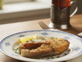 Смазываю минтай горчицей и запекаю в духовке: рецепт сочной, вкусной рыбы на ужин