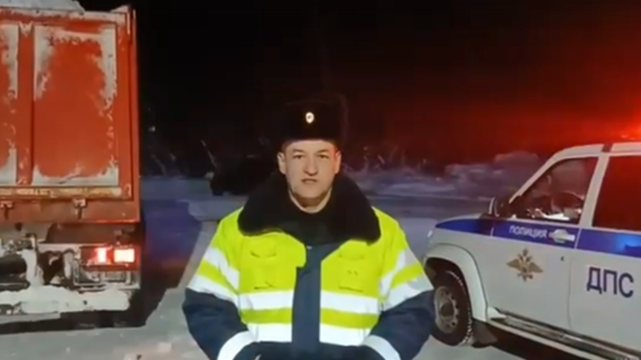 Главная картинка новости: В Коми столкновение ВАЗ и МАЗ на перекрестке унесло жизнь водителя