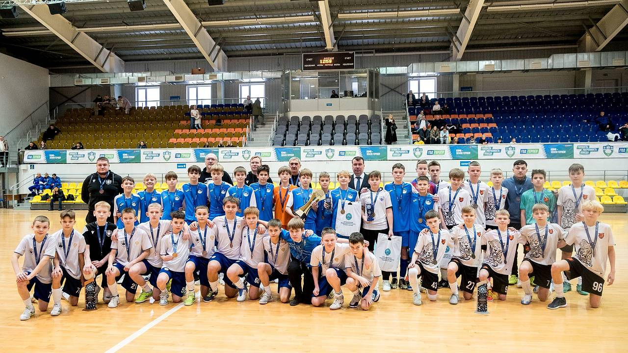 Главная картинка новости: Юные футболисты из Сыктывкара завоевали золото окружного первенства