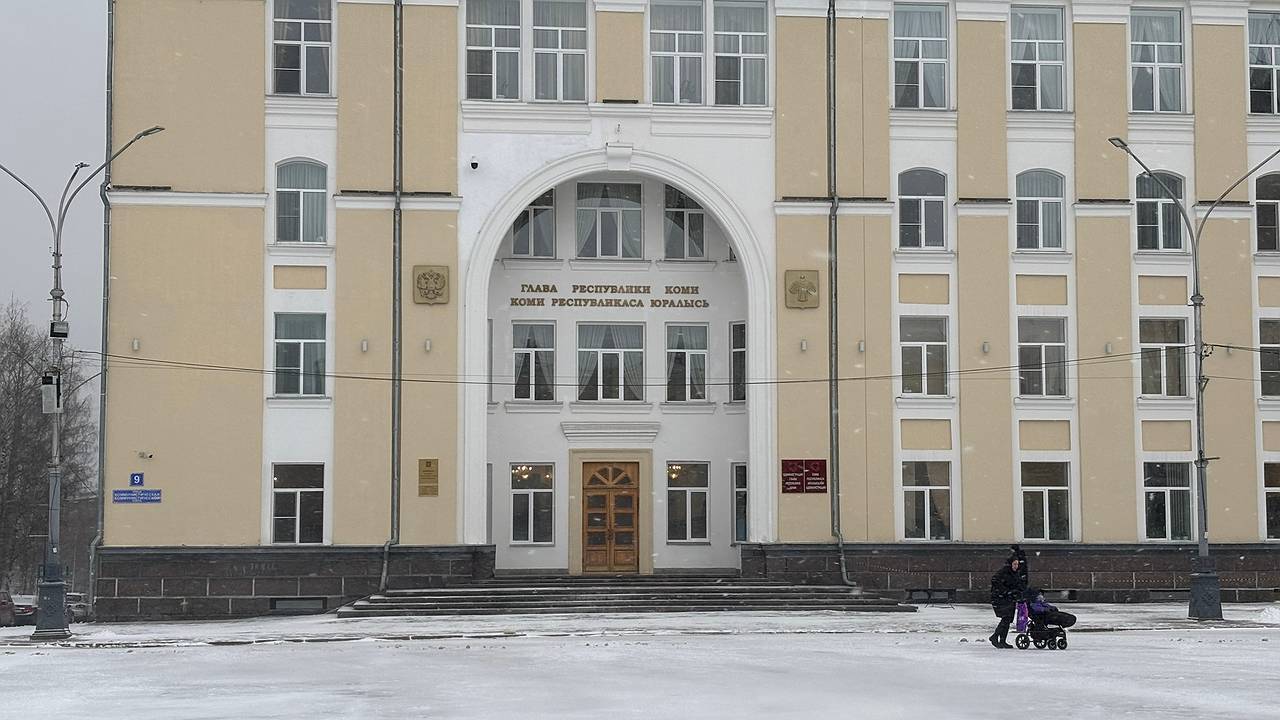 Главная картинка новости: Горожанку оштрафовали на 10 тысяч рублей за пикет на площади Сыктывкара