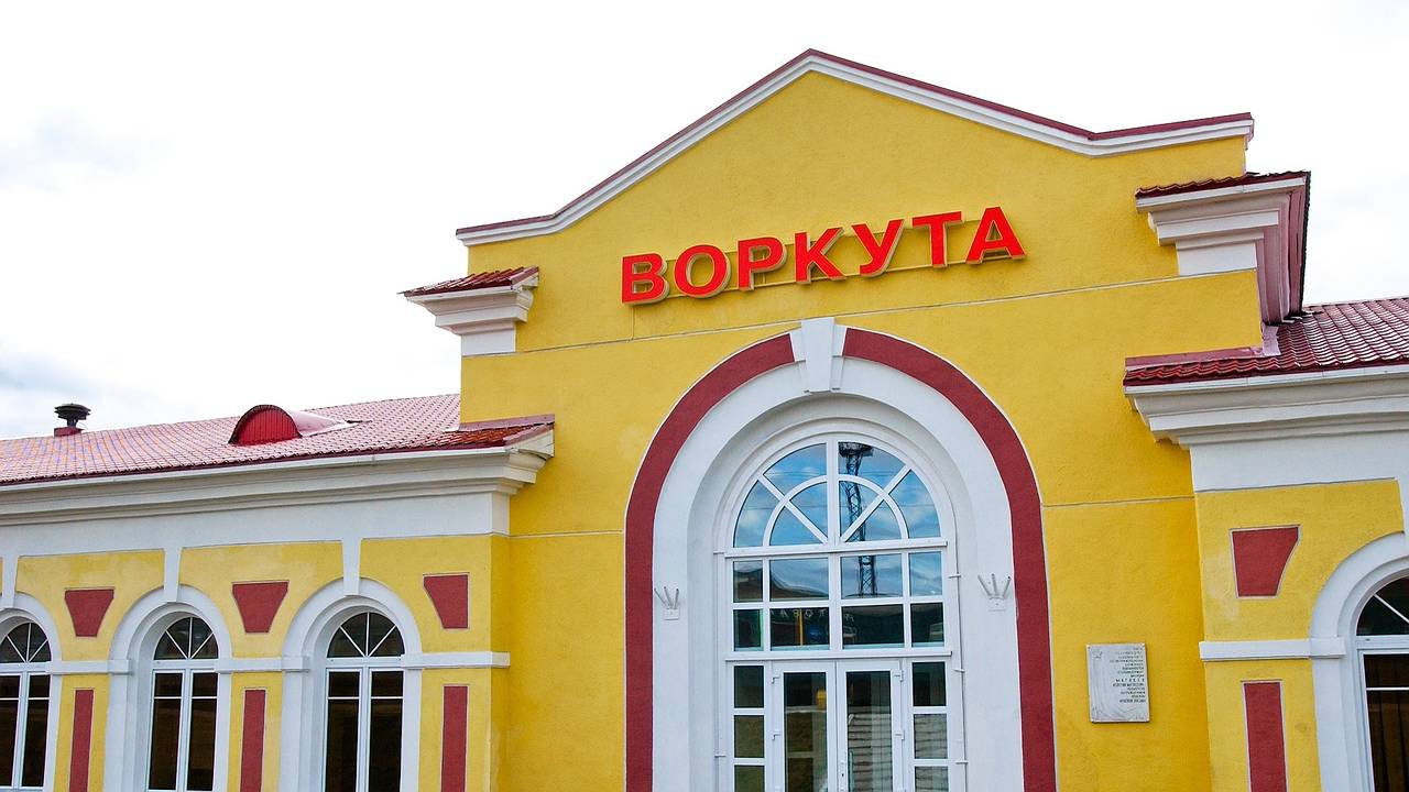 Главная картинка новости: РЖД отменяет два прямых поезда из Заполярья Коми в европейскую часть России