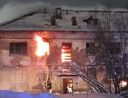 За сутки в Коми потушили пожары в автомобиле, дачном доме, заброшке и балке