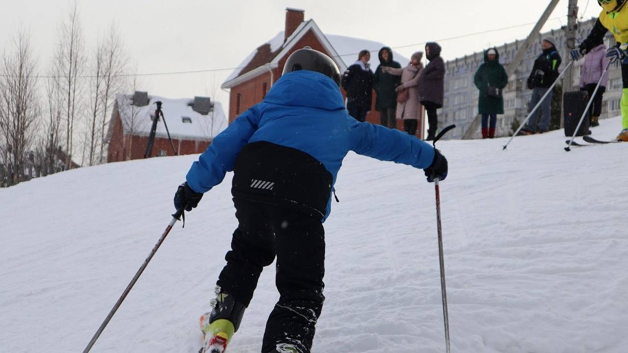 Главная картинка новости: Родители в Коми активно развивают детей с помощью книг, спорта и творчества