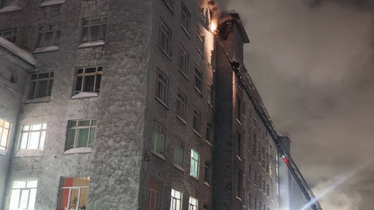 Главная картинка новости: Рабочая неделя завершилась в Коми 6 пожарами с более 300 эвакуированными