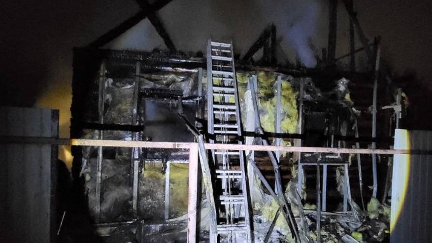 Главная картинка новости: Пожарные Коми ликвидировали три возгорания в жилых и хозяйственных постройках