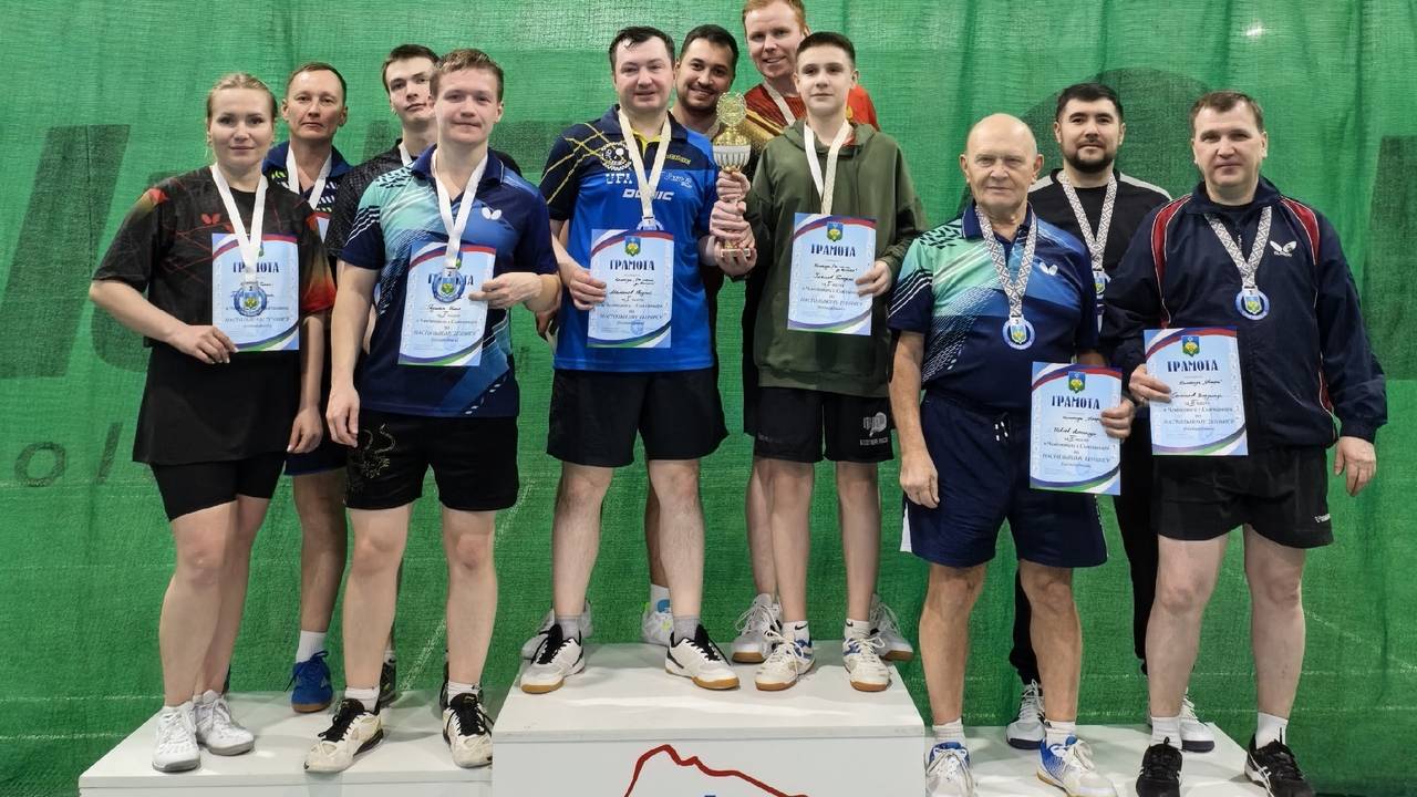 Главная картинка новости: В Сыктывкаре определили лучших ракеток на командном турнире по настольному теннису