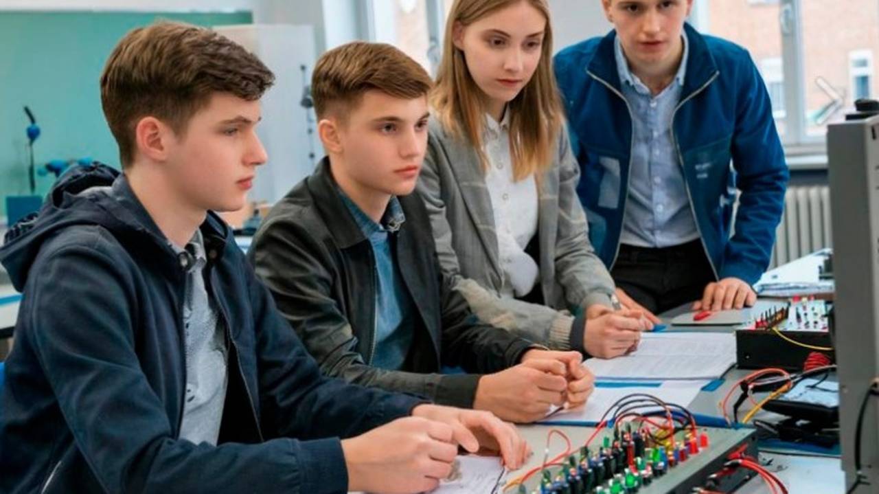 Главная картинка новости: Многодетные семьи Коми смогут компенсировать до 50% оплаты учёбы в ссузах