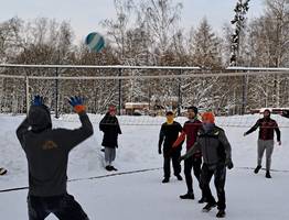 Спортсмены Сыктывкара разыграли медали в снежном волейболе