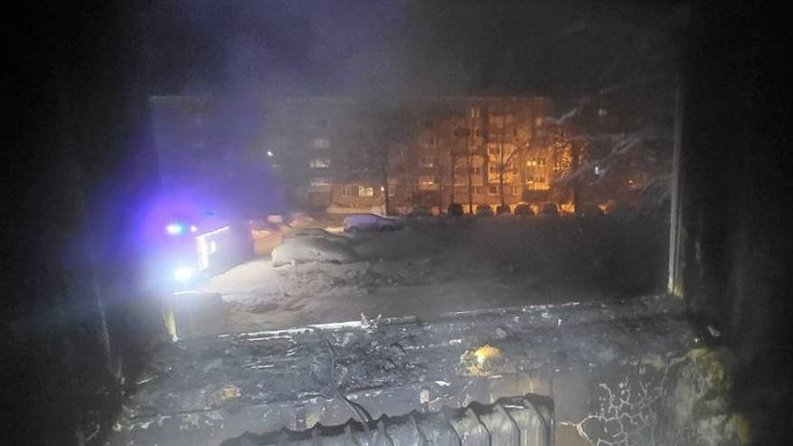 Главная картинка новости: Спасатели потушили два пожара в многоквартирных домах в разных городах Коми