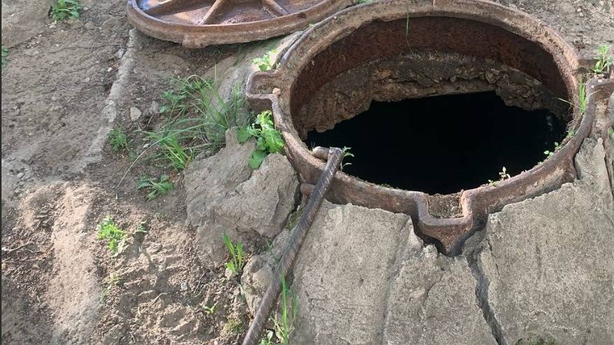 Главная картинка новости: В Сыктывкаре подросток провёл 40 минут в ледяной воде заброшенного колодца