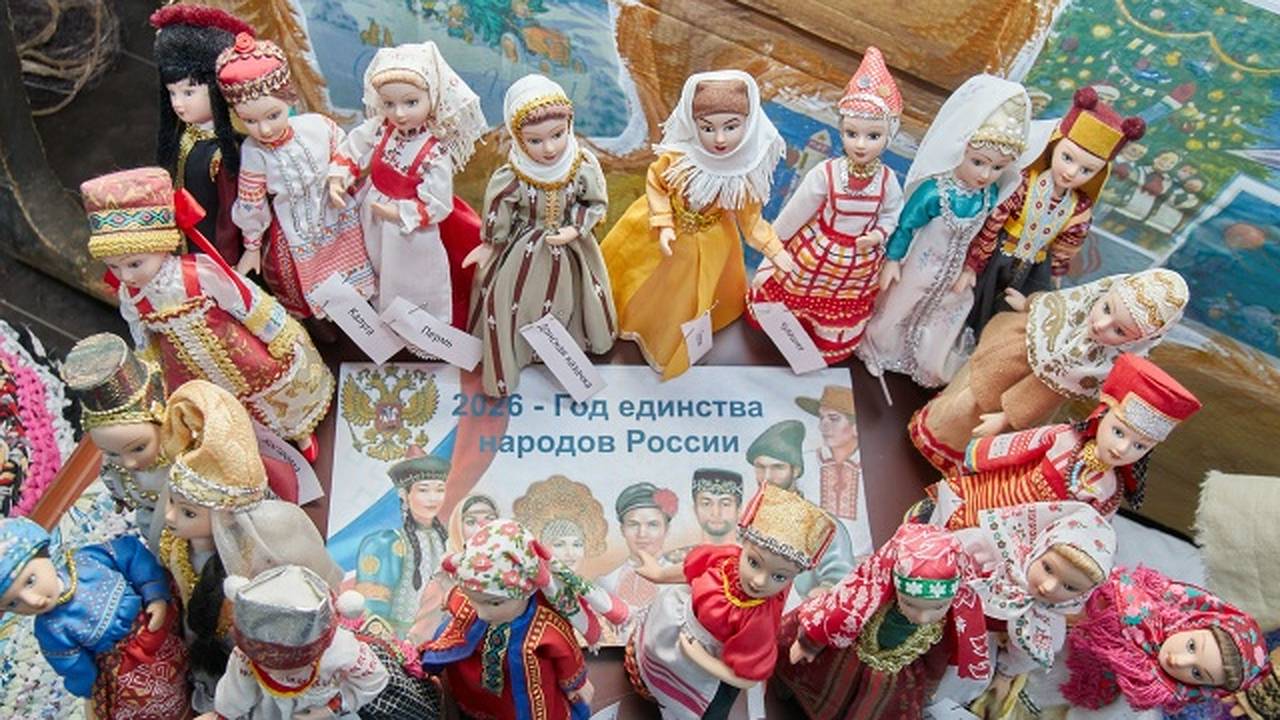 Главная картинка новости: В УФСИН по Коми провели выставку кукол в национальных костюмах народов России