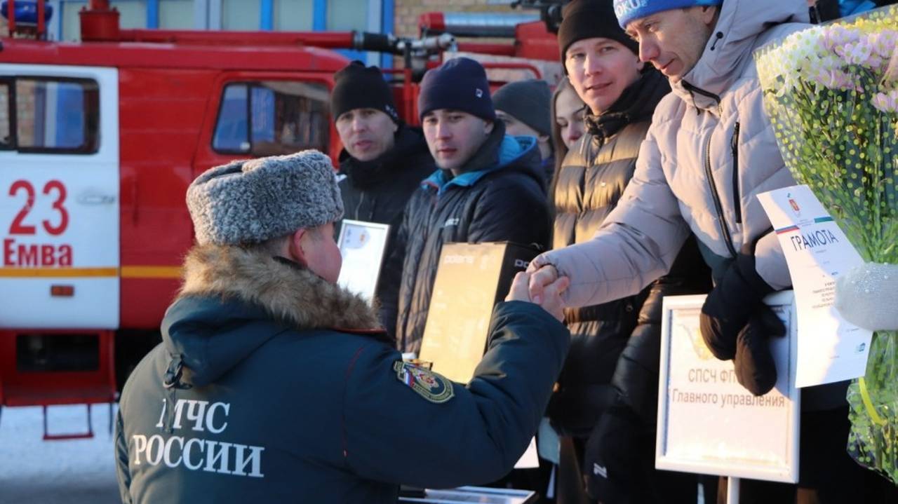 Главная картинка новости: В Коми лыжники из МЧС провели гонку памяти Ивана Торлопова