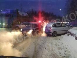 В Коми ошибка новичка привела к ДТП с тремя иномарками