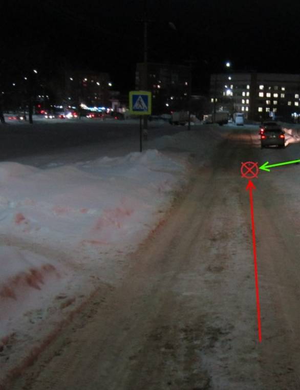 В Коми двое детей съехали с горки под колёса автомобиля