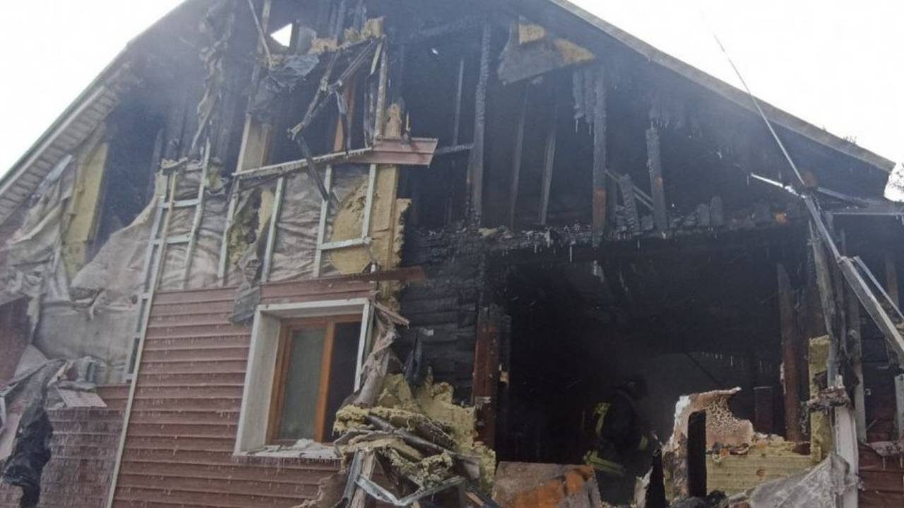 Главная картинка новости: При пожарах в Коми один пенсионер погиб, вторая получила травмы