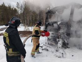 На трассе Сыктывкар — Ухта из-за проблем с электрикой сгорел грузовик